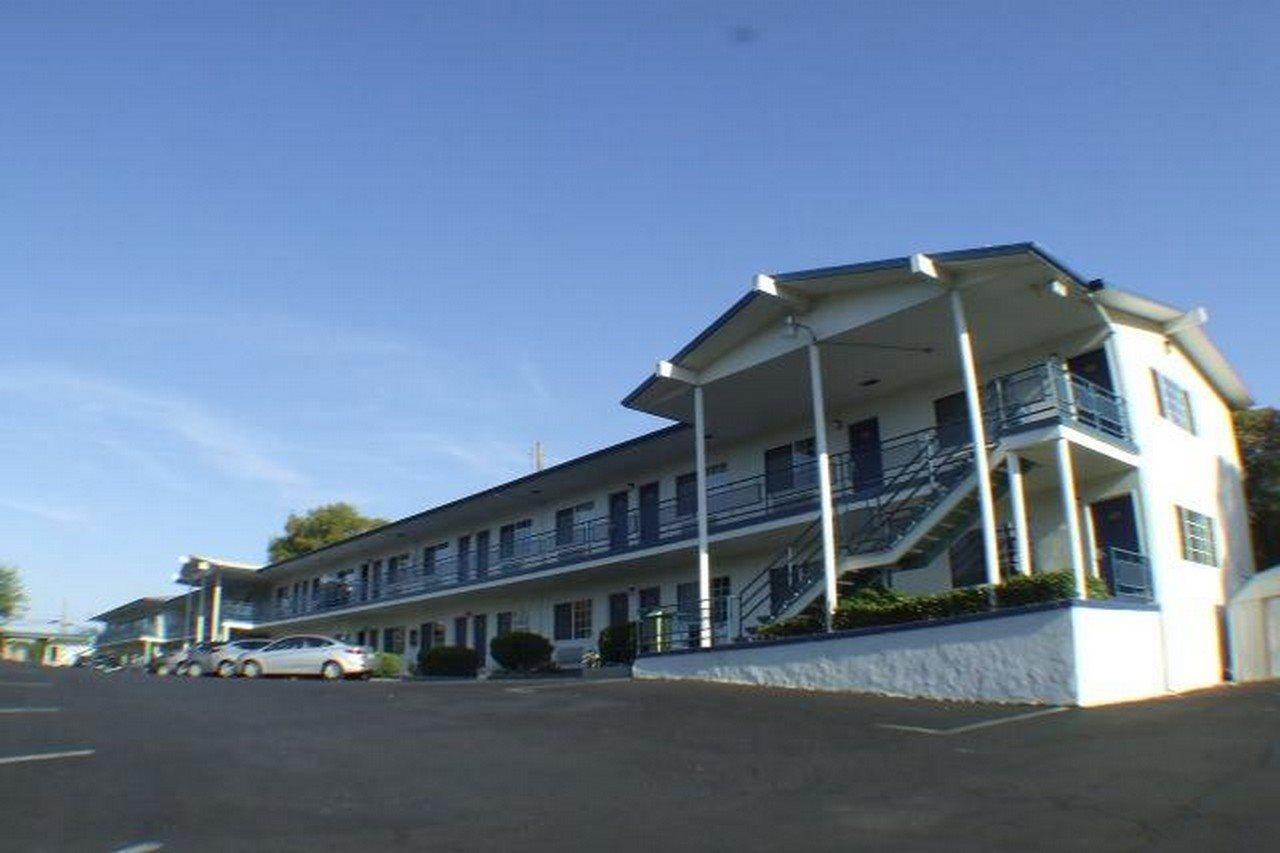 University Inn At Сан Луис Оубиспоу Екстериор снимка
