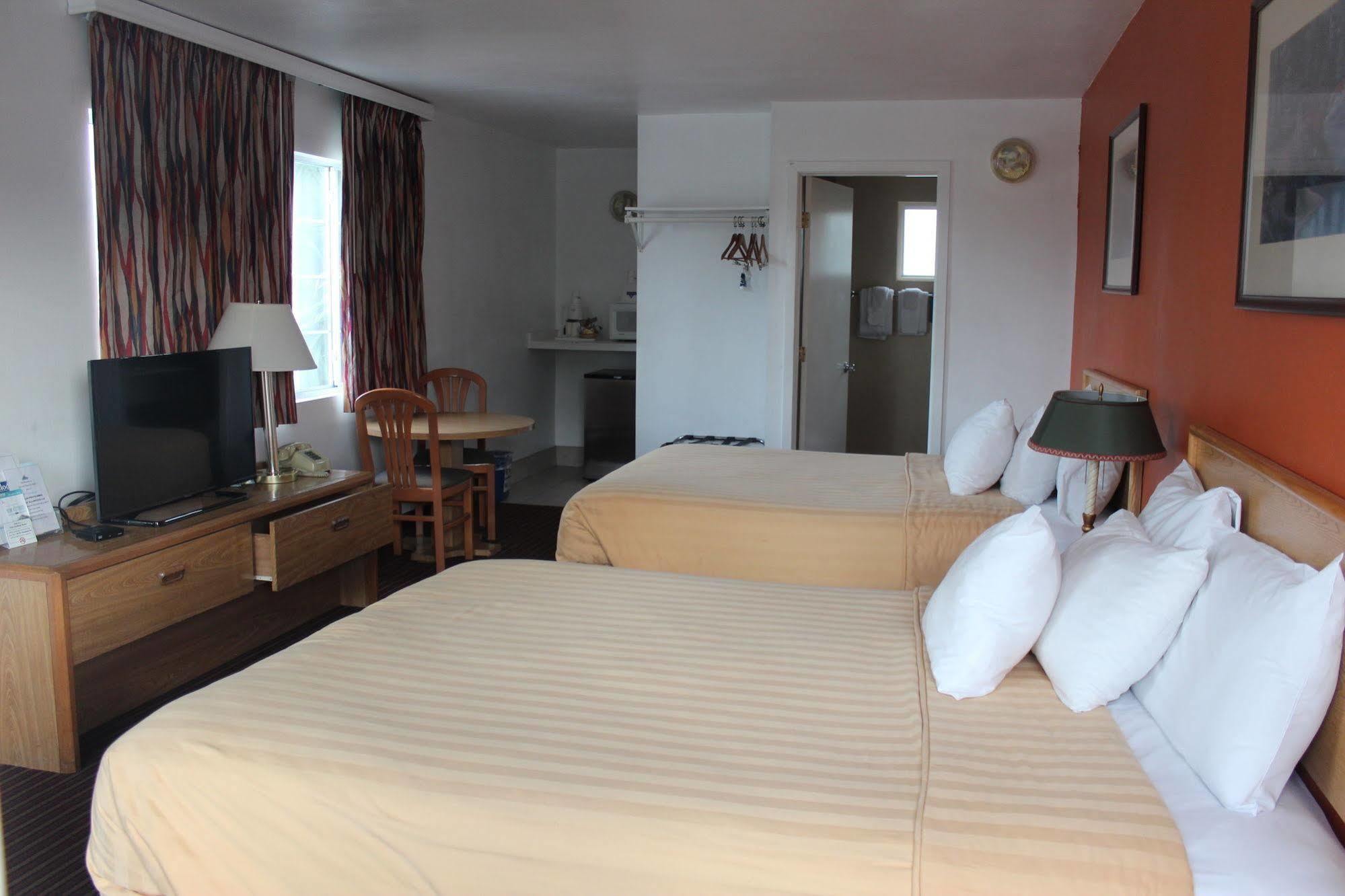 University Inn At Сан Луис Оубиспоу Екстериор снимка